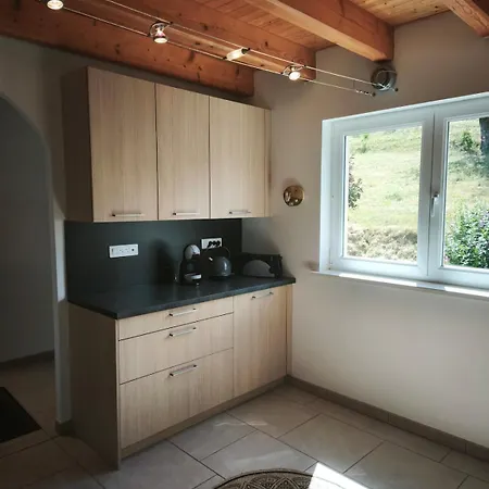 Les Leonides, A Nature House