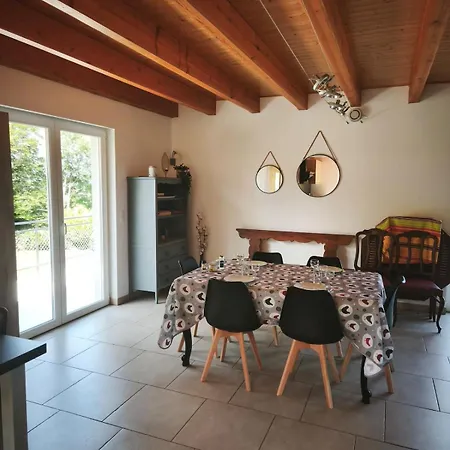 Les Leonides, A Nature House *