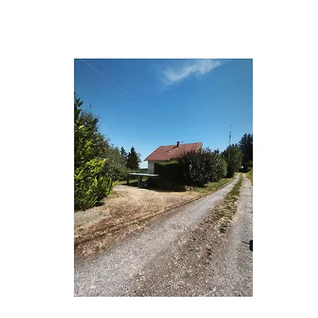 Les Leonides, A Nature House